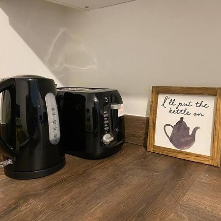 2 Bedroom Private Spacious Apartment In West Midlands 버밍엄 외부 사진