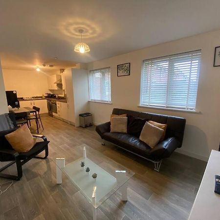 2 Bedroom Private Spacious Apartment In West Midlands 버밍엄 외부 사진