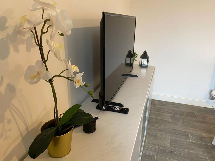 2 Bedroom Private Spacious Apartment In West Midlands 버밍엄 외부 사진