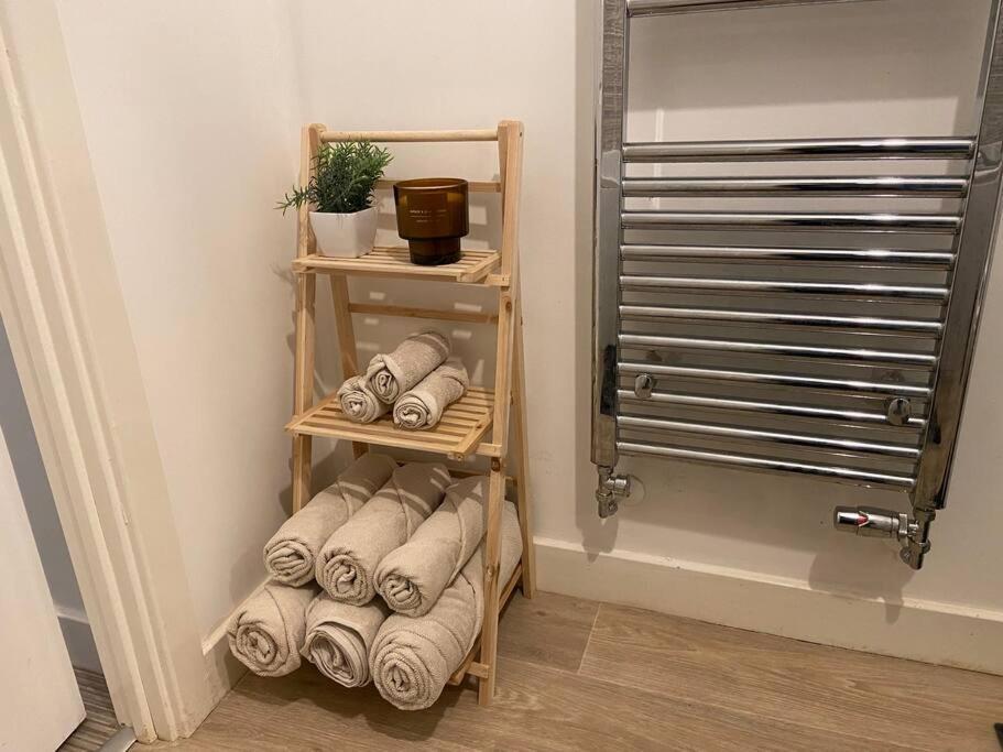 2 Bedroom Private Spacious Apartment In West Midlands 버밍엄 외부 사진