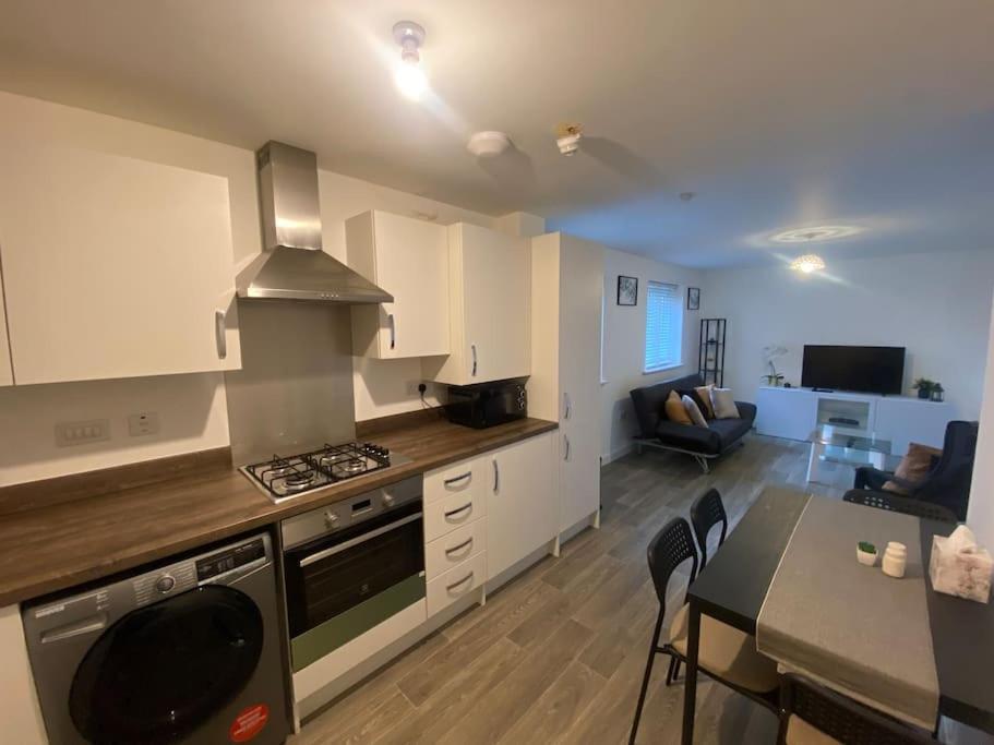 2 Bedroom Private Spacious Apartment In West Midlands 버밍엄 외부 사진