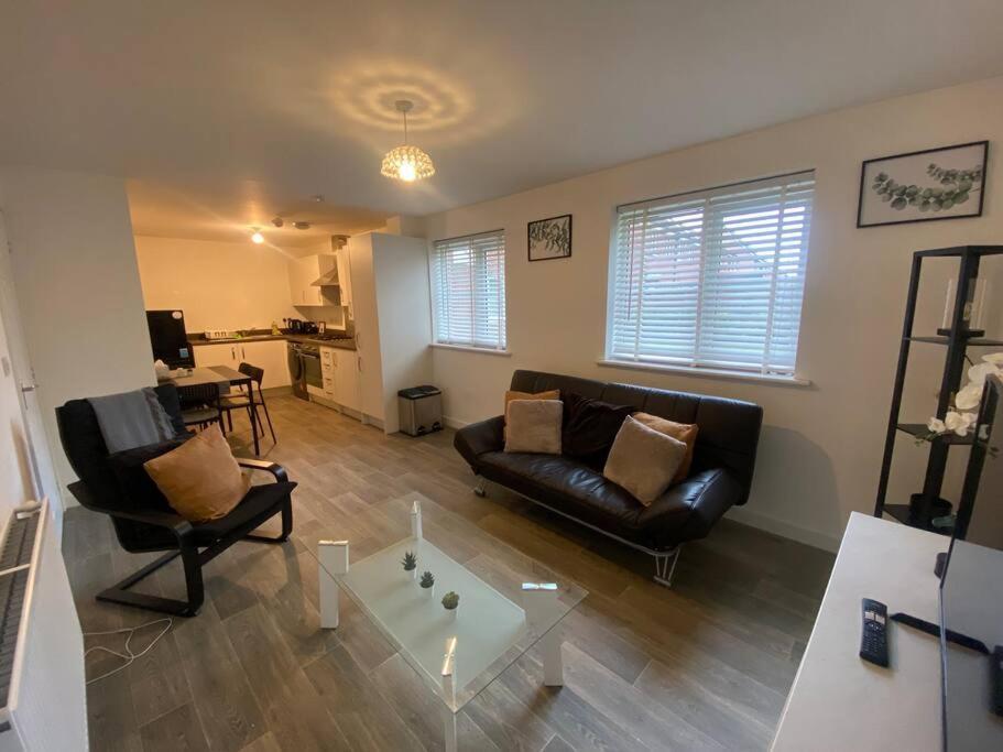 2 Bedroom Private Spacious Apartment In West Midlands 버밍엄 외부 사진