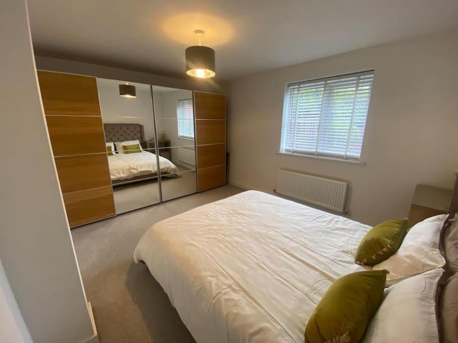 2 Bedroom Private Spacious Apartment In West Midlands 버밍엄 외부 사진