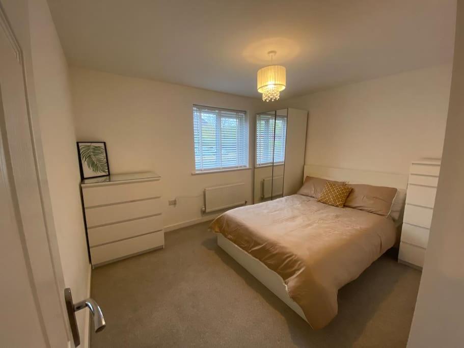 2 Bedroom Private Spacious Apartment In West Midlands 버밍엄 외부 사진